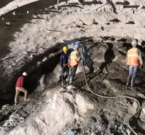 加乐镇拱顶带模注浆料的施工流程及注意事项